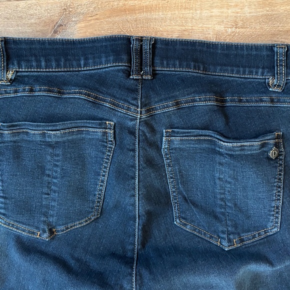 Democracy Tummy Control Flare Jeans - Picture 6 of 6